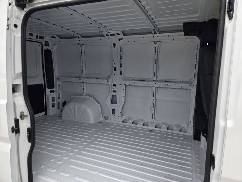 Used 2023 RAM ProMaster 2500 w/ Driver Convenience Group FWD image 14