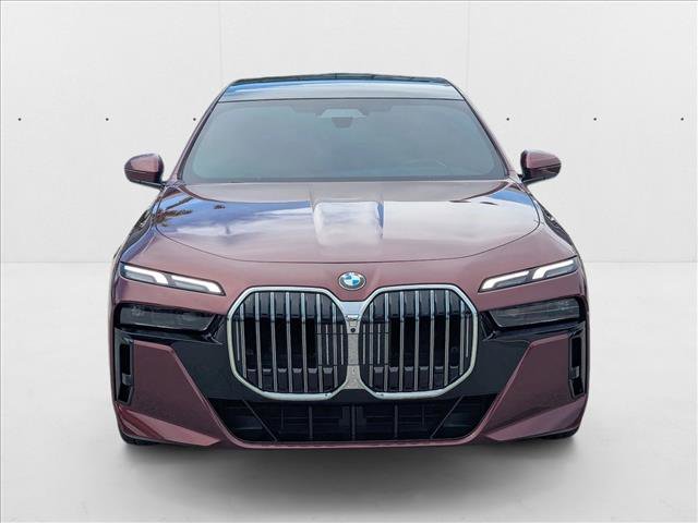 Used 2023 BMW 760i xDrive video 2