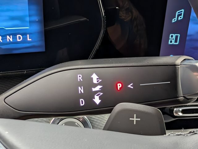 New 2027 Chevrolet Equinox LT w/ Convenience Package II FWD image 23
