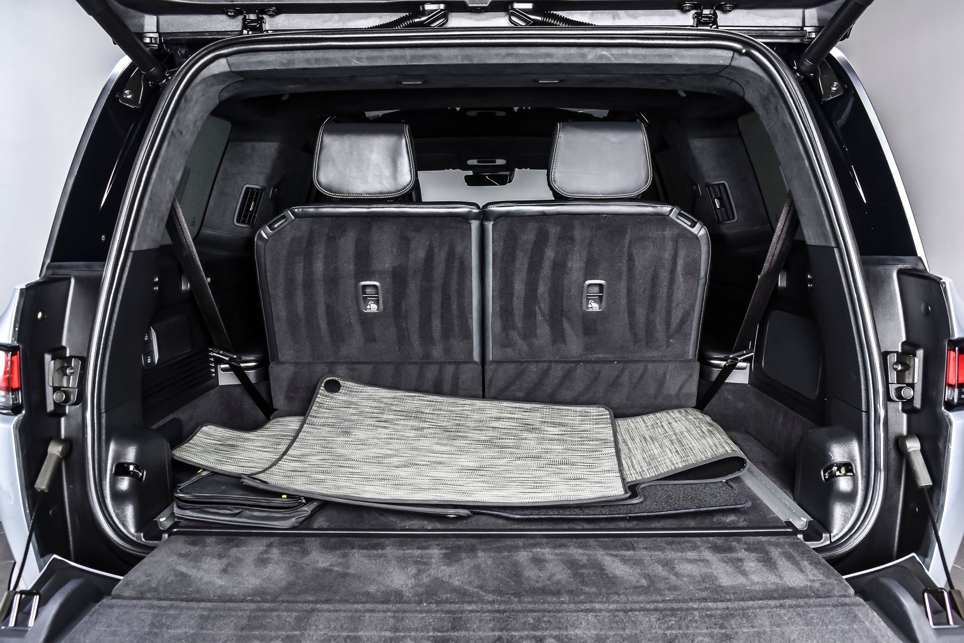 Used 2024 Rivian R1S Adventure AWD/4WD image 12