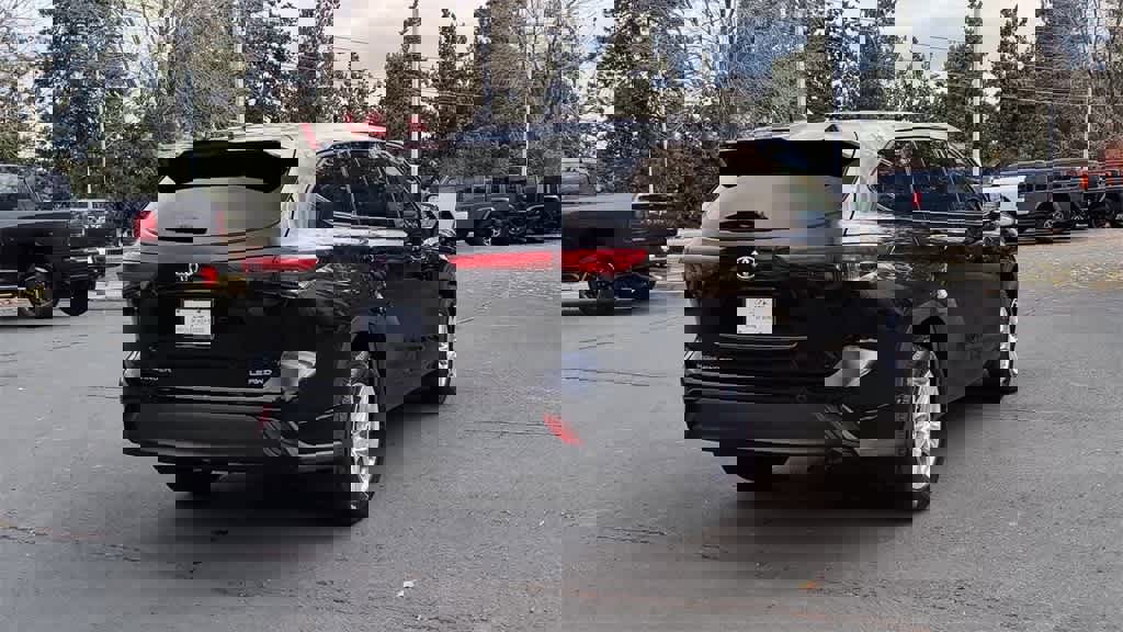 Used 2022 Toyota Highlander LE image 8