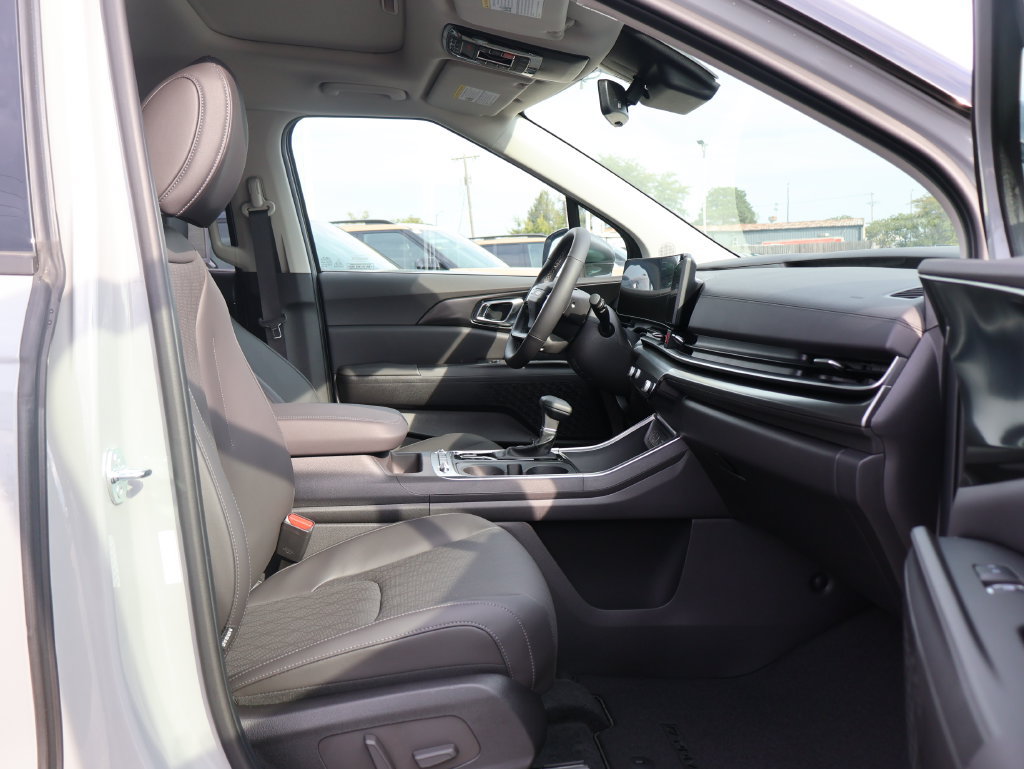 New 2027 Kia Carnival SX w/ Dark Edition Package FWD image 9