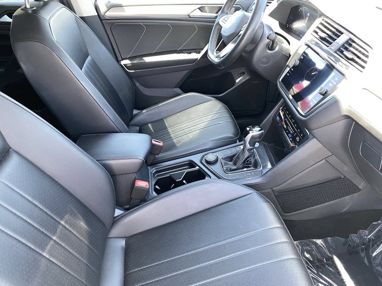 Used 2024 Volkswagen Tiguan SE AWD/4WD image 10