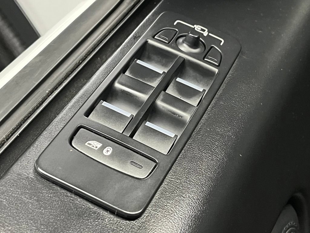 Used 2020 Land Rover Discovery Sport SE AWD/4WD image 17