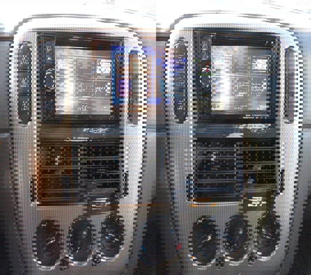 Used 2003 Ford Explorer XLT image 10