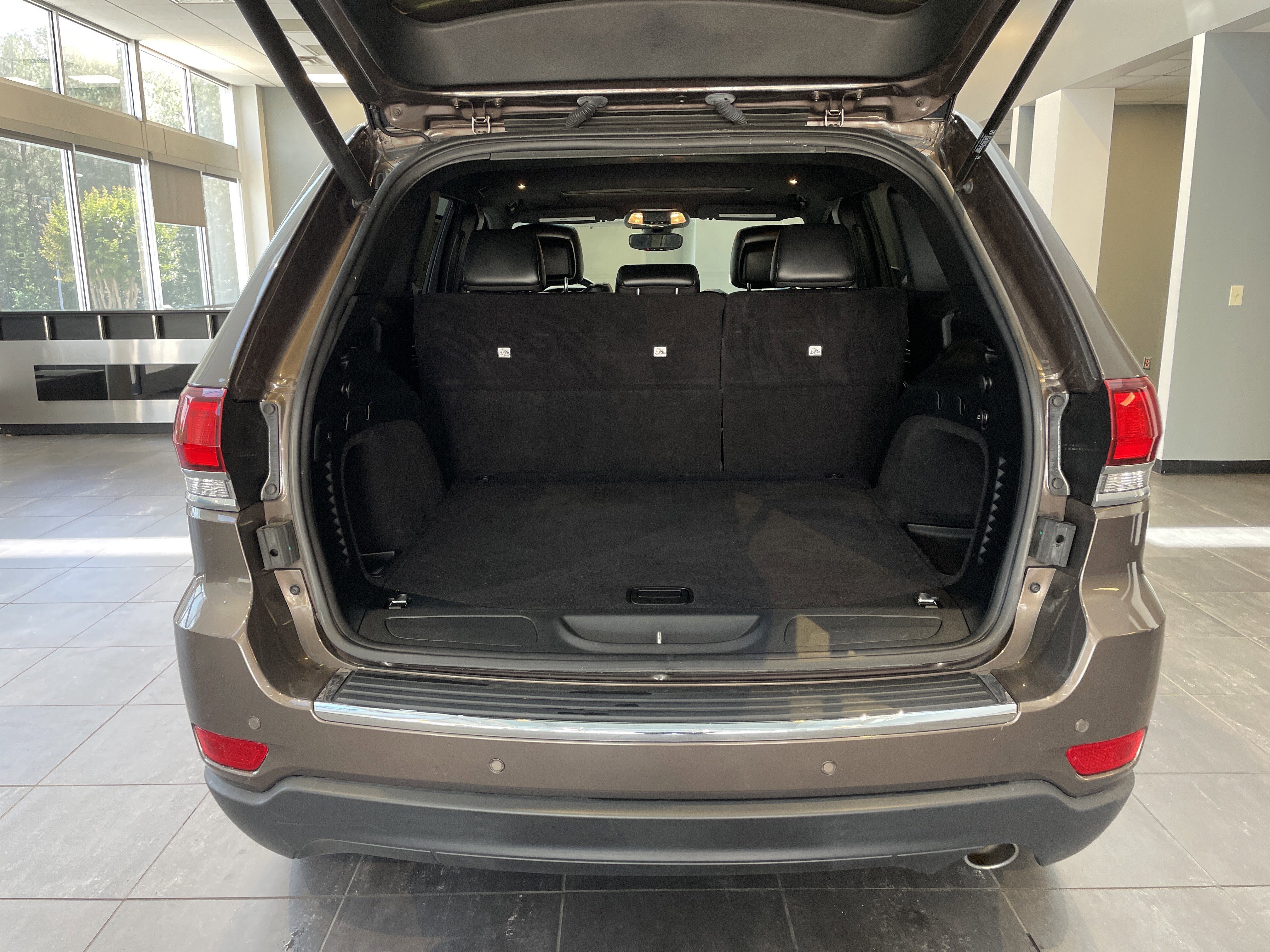 Used 2020 Jeep Grand Cherokee Limited AWD/4WD image 37