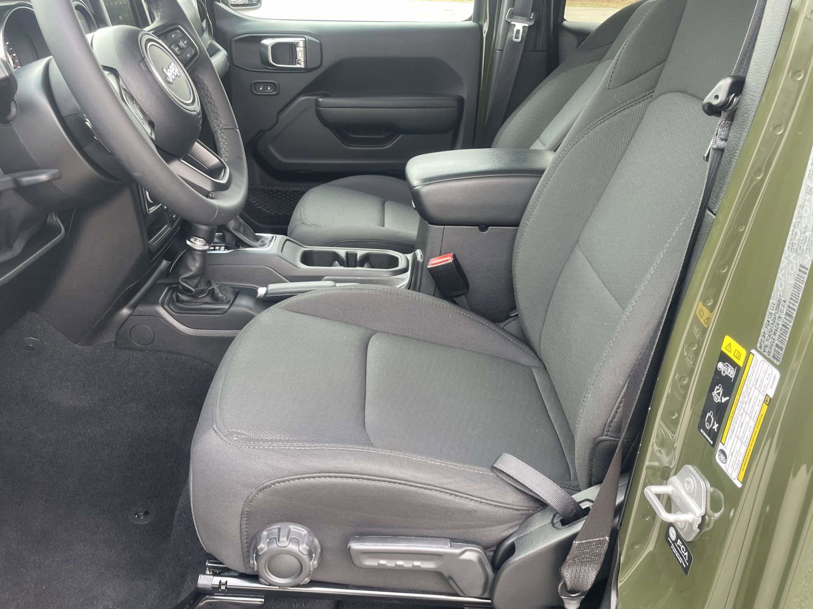 Used 2023 Jeep Gladiator Sport image 6