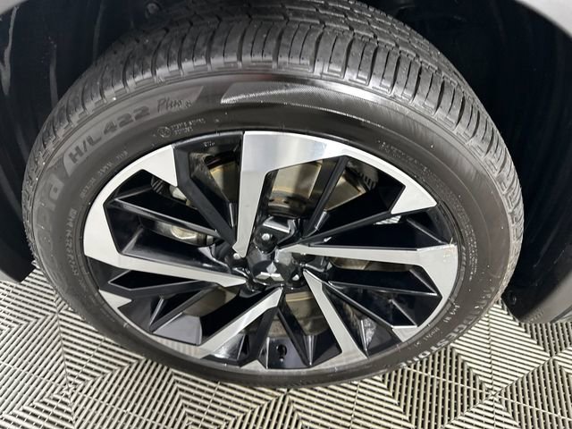 Used 2025 Mitsubishi Outlander 4WD Plug-In Hybrid image 2