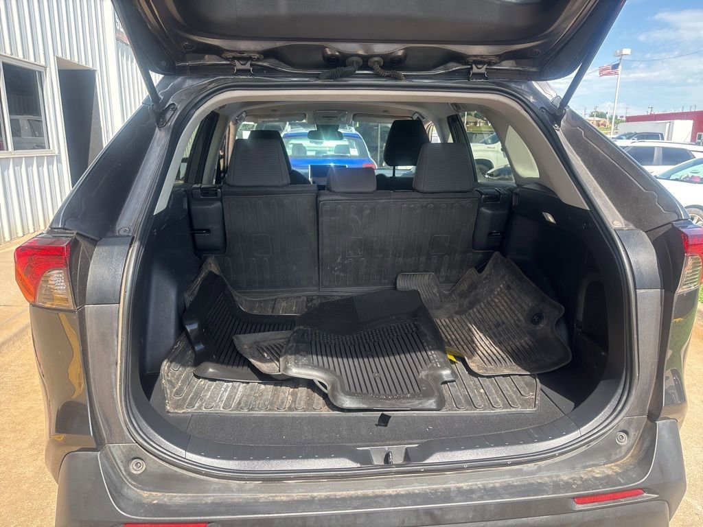 Used 2023 Toyota RAV4 LE AWD/4WD image 11
