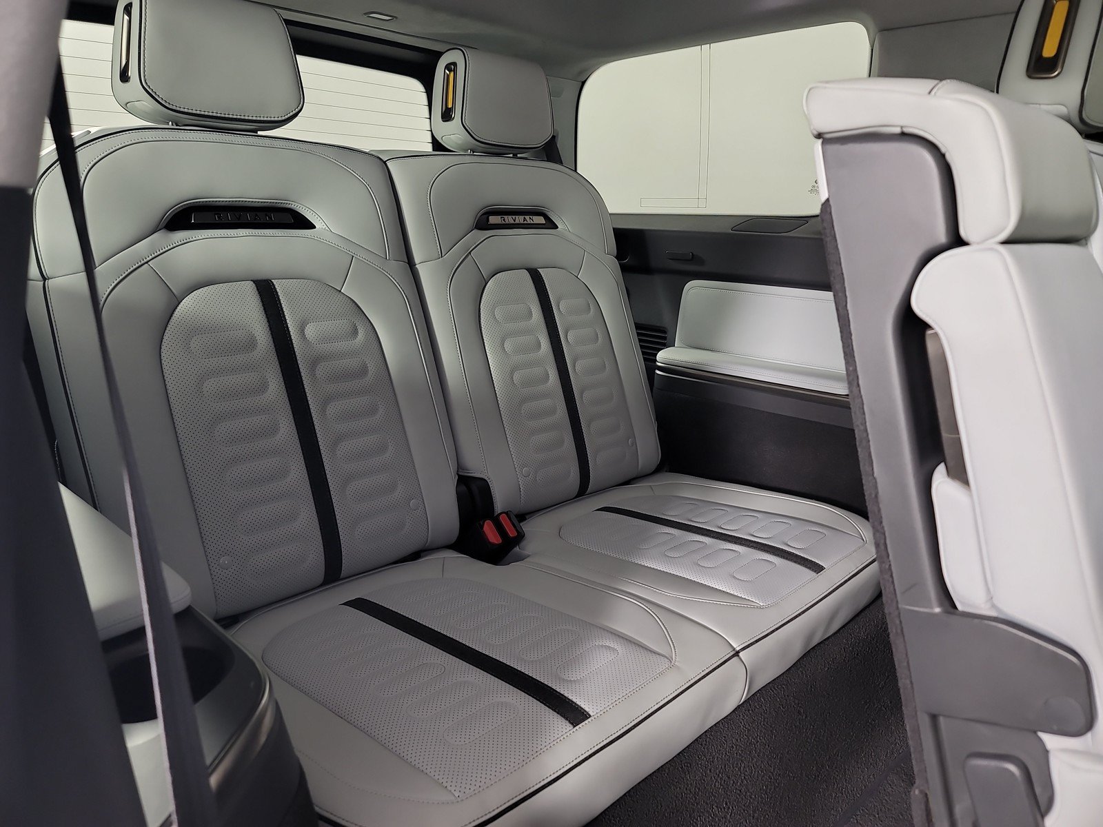 Used 2025 Rivian R1S Adventure AWD/4WD image 25