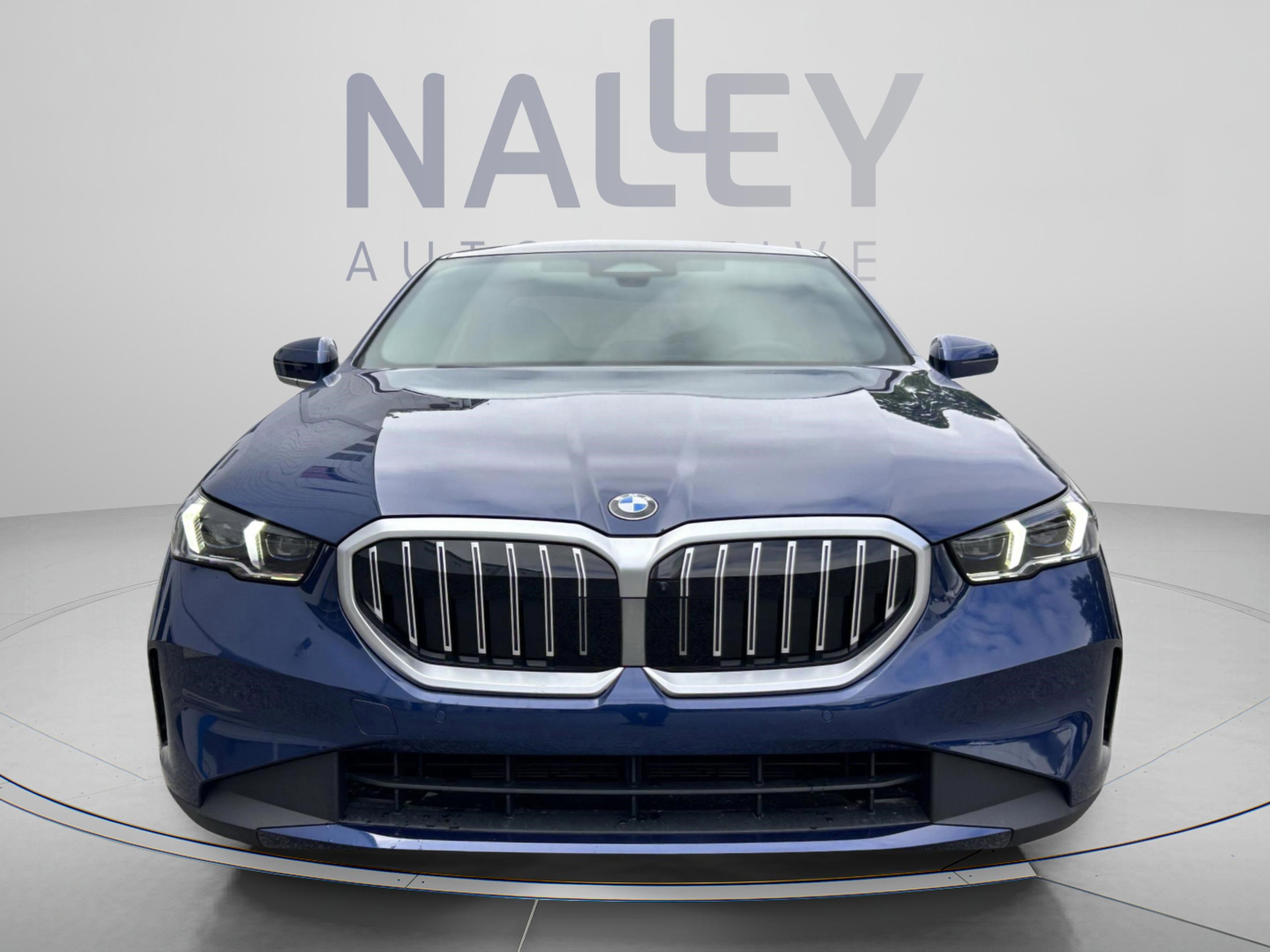 Used 2025 BMW 530i xDrive w/ Premium Package AWD/4WD image 7