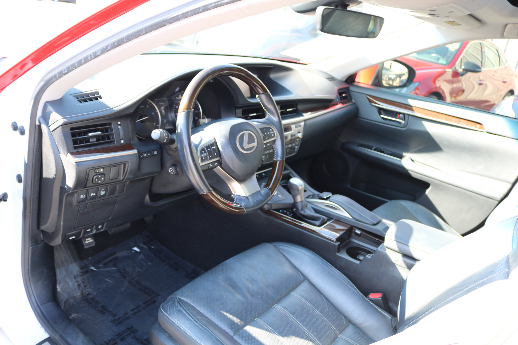 Used 2016 Lexus ES 350 w/ Luxury Package w/Wood Trim image 16