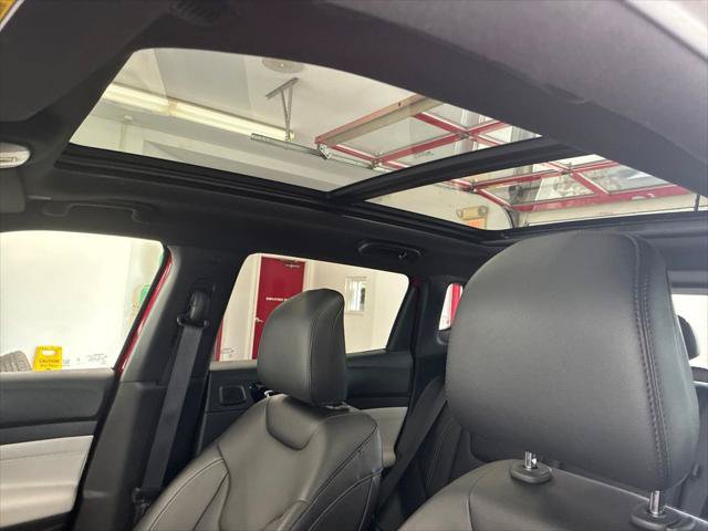 Certified 2025 Jeep Compass Limited w/ Elite Group AWD/4WD image 14