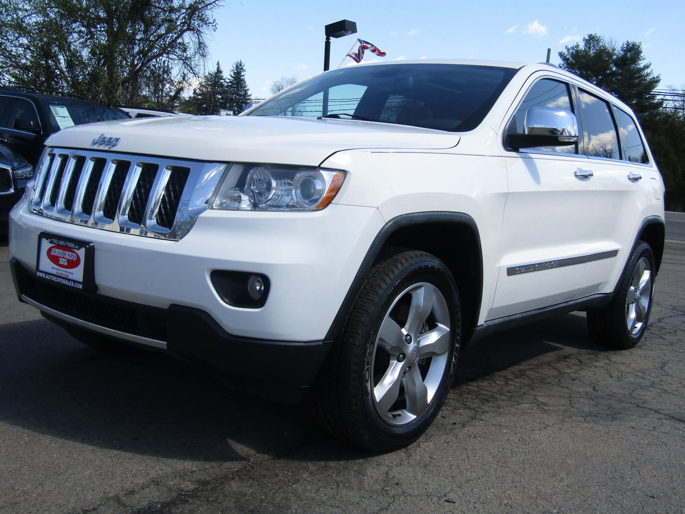 Used 2012 Jeep Grand Cherokee Overland image 3