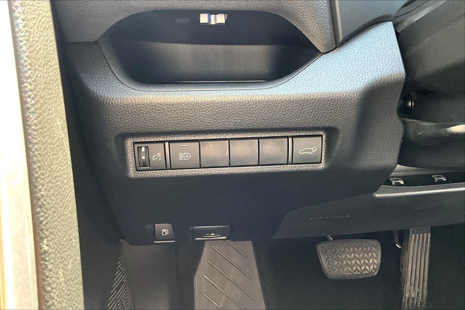 Used 2020 Toyota RAV4 XSE AWD/4WD image 34