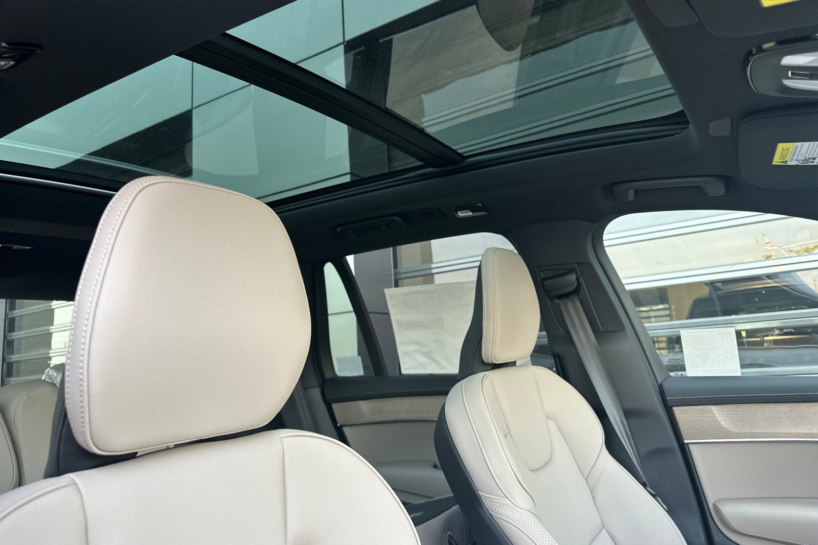 New 2026 Volvo XC90 B6 Plus w/ Protection Package Premier image 19