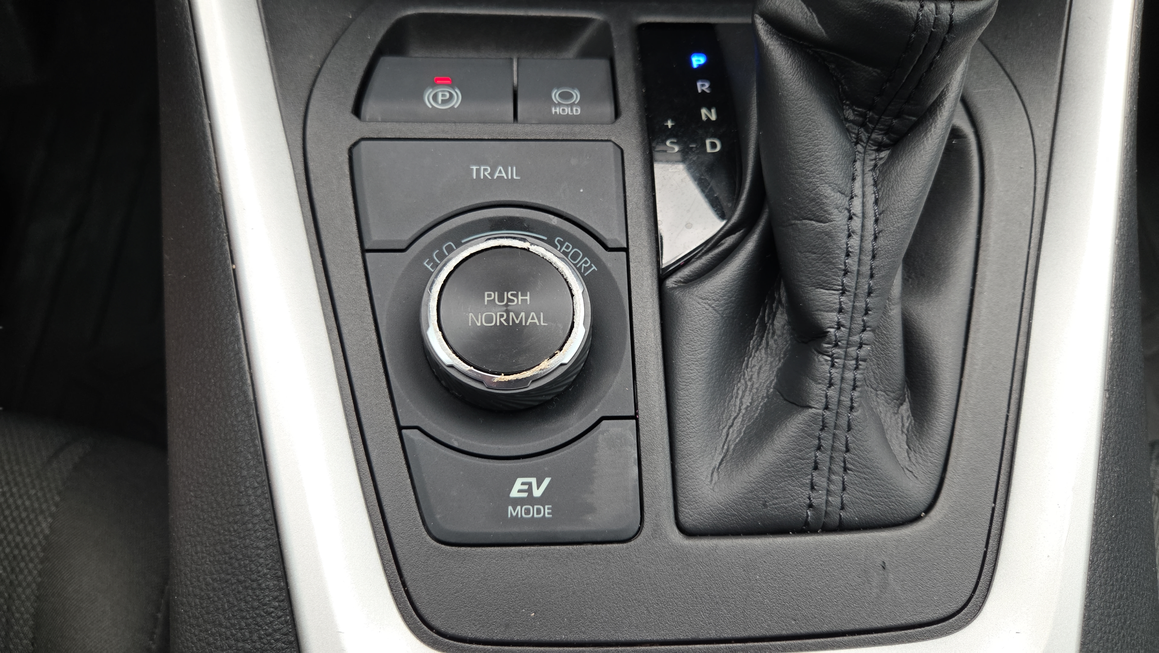 Used 2022 Toyota RAV4 XLE w/ Convenience Package AWD/4WD image 25