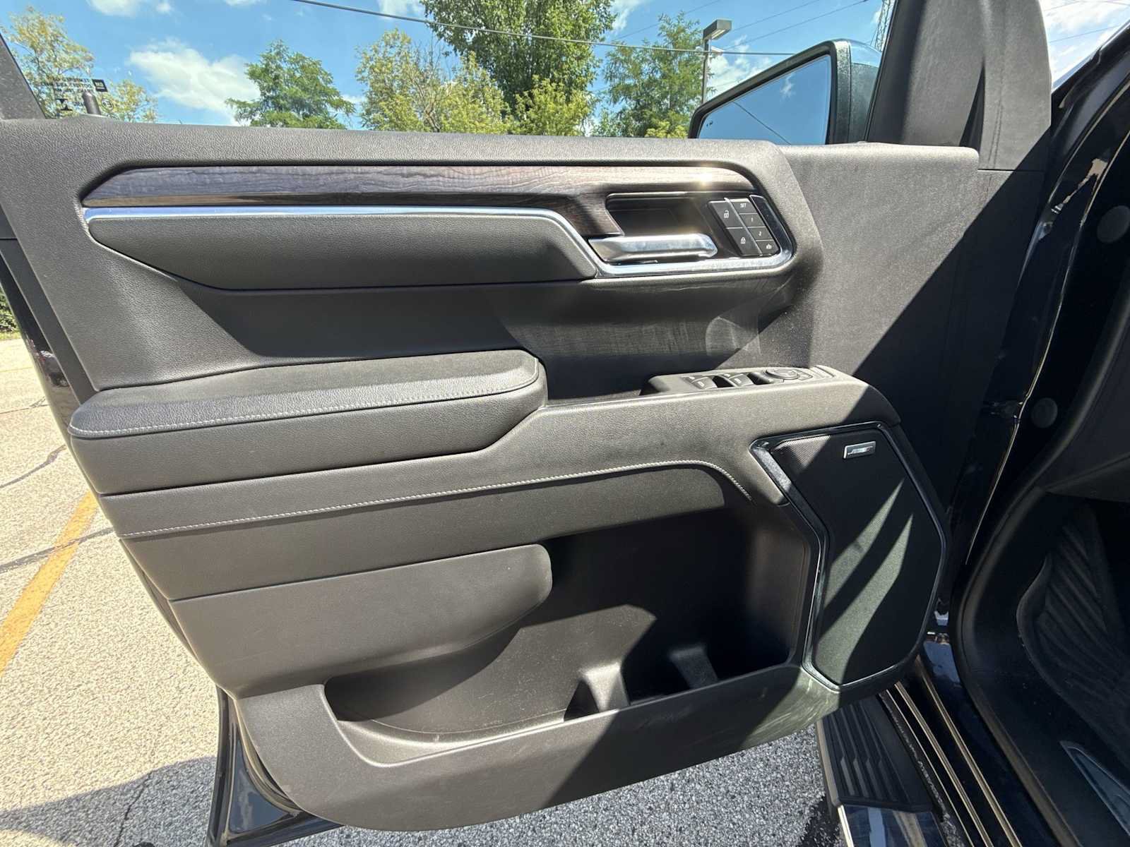 Certified 2023 Chevrolet Silverado 1500 LTZ AWD/4WD image 22