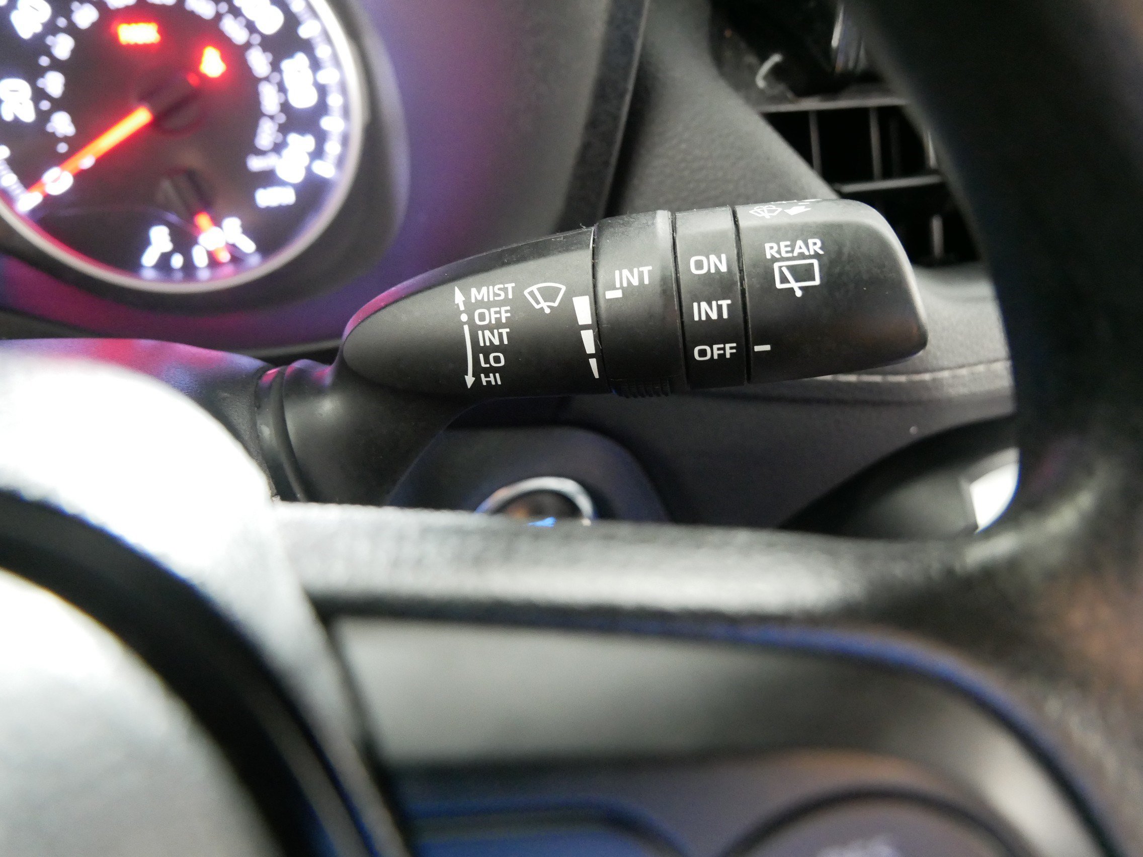 Used 2022 Toyota RAV4 XLE AWD/4WD image 31