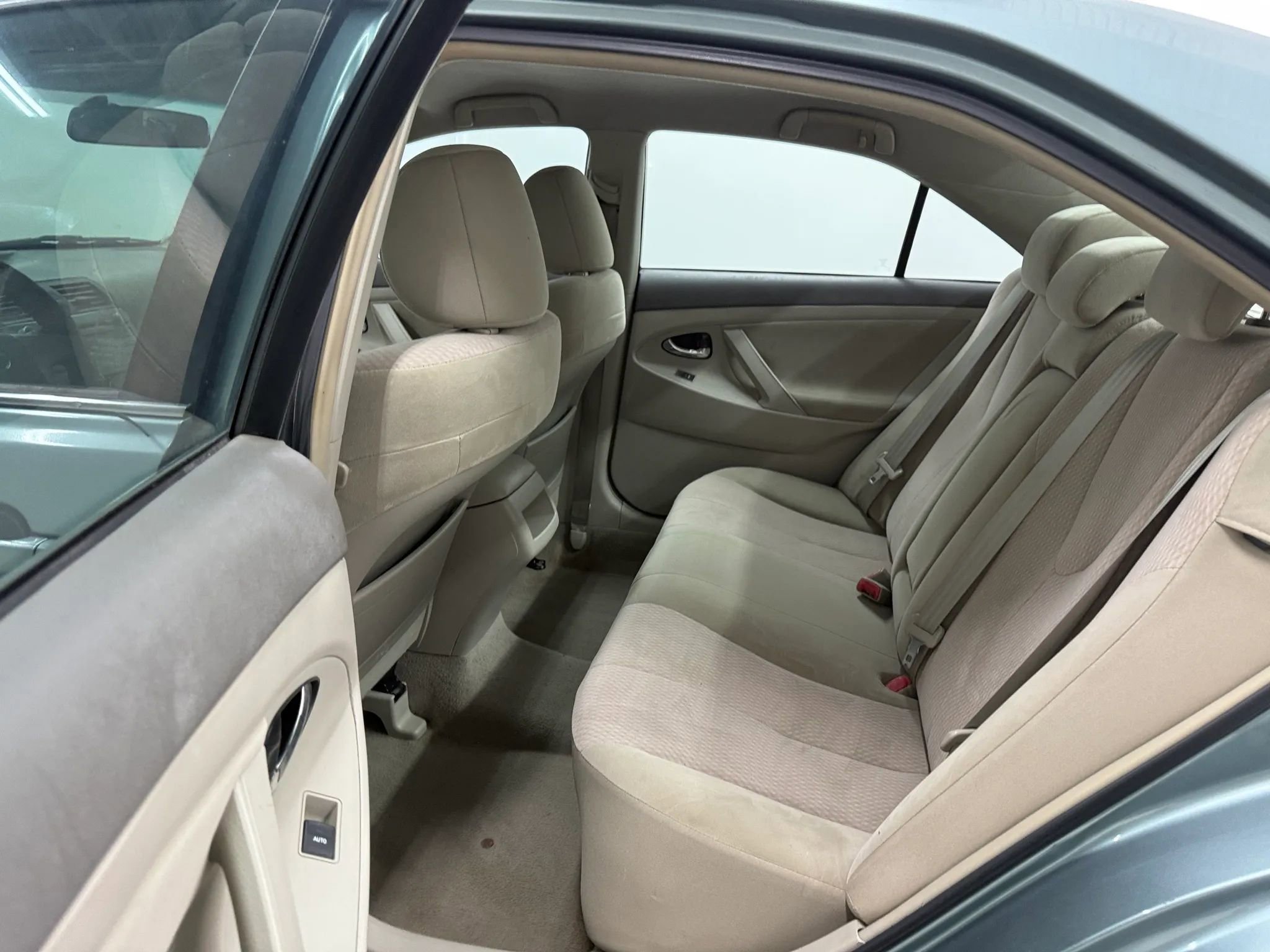 Used 2011 Toyota Camry LE w/ LE Extra-Value Pkg image 13