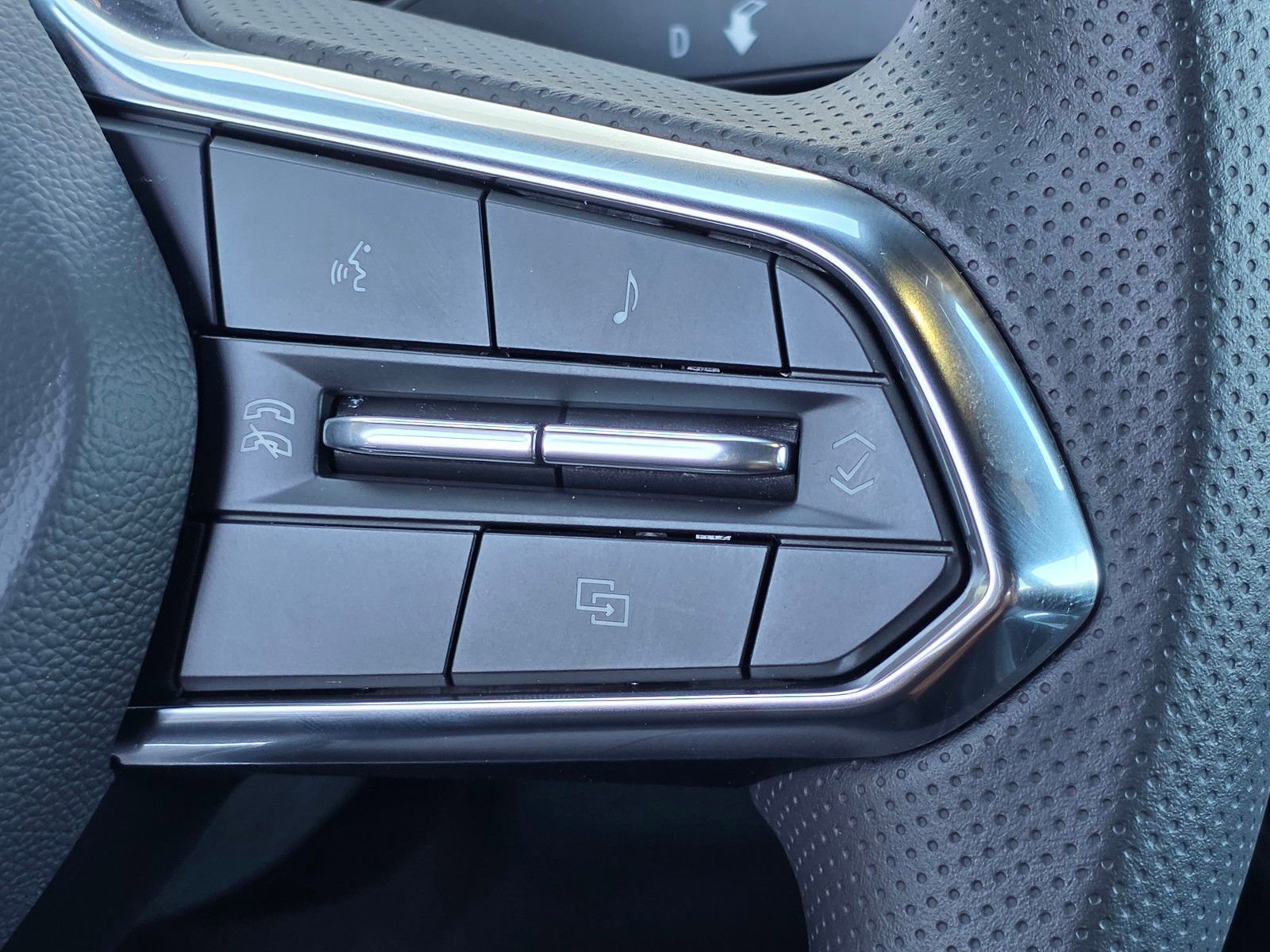 New 2026 Chevrolet Equinox EV LT w/ LPO, Blackout Package image 31