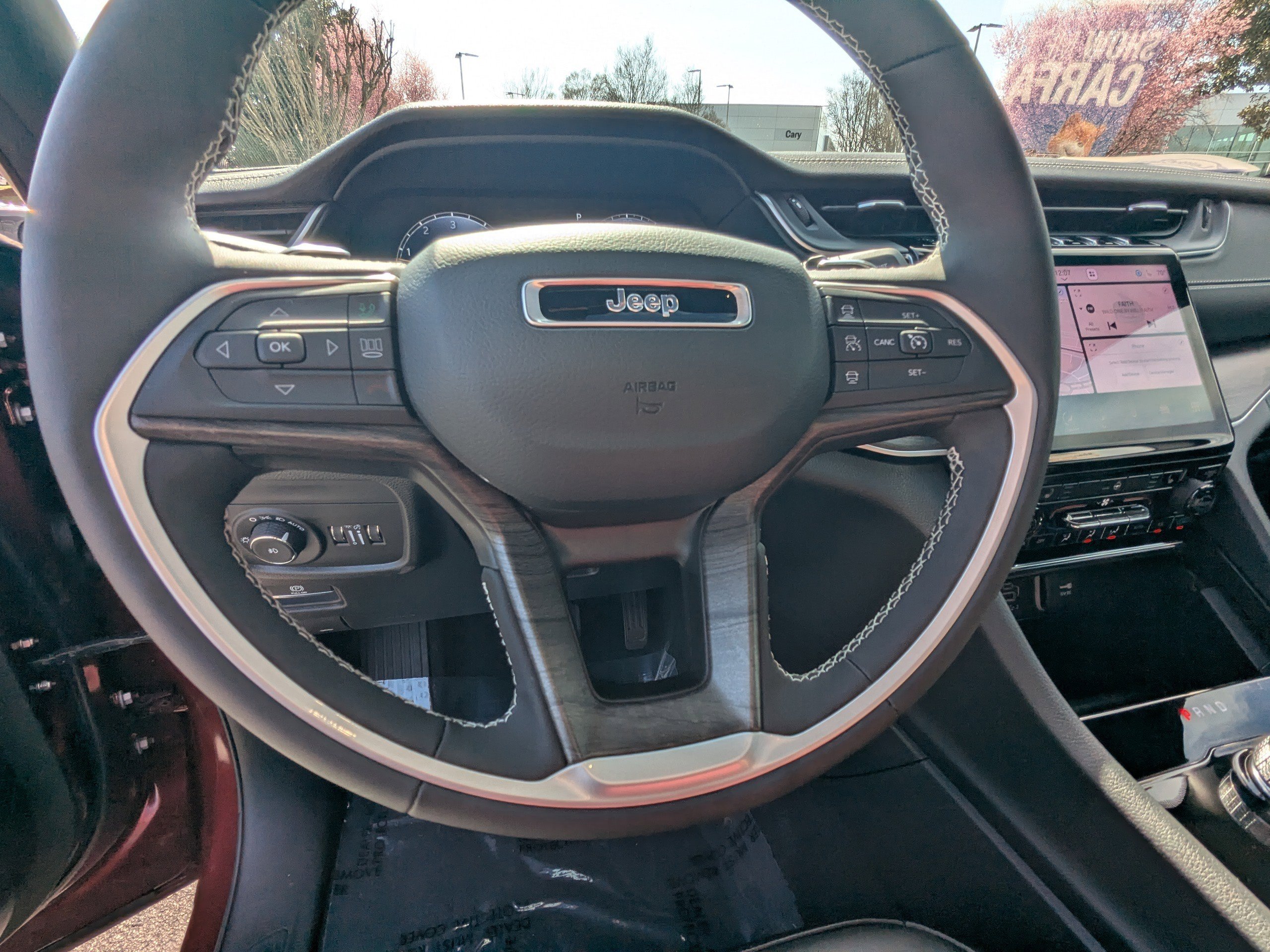 Certified 2025 Jeep Grand Cherokee Limited w/ Black Appearance Package image 21