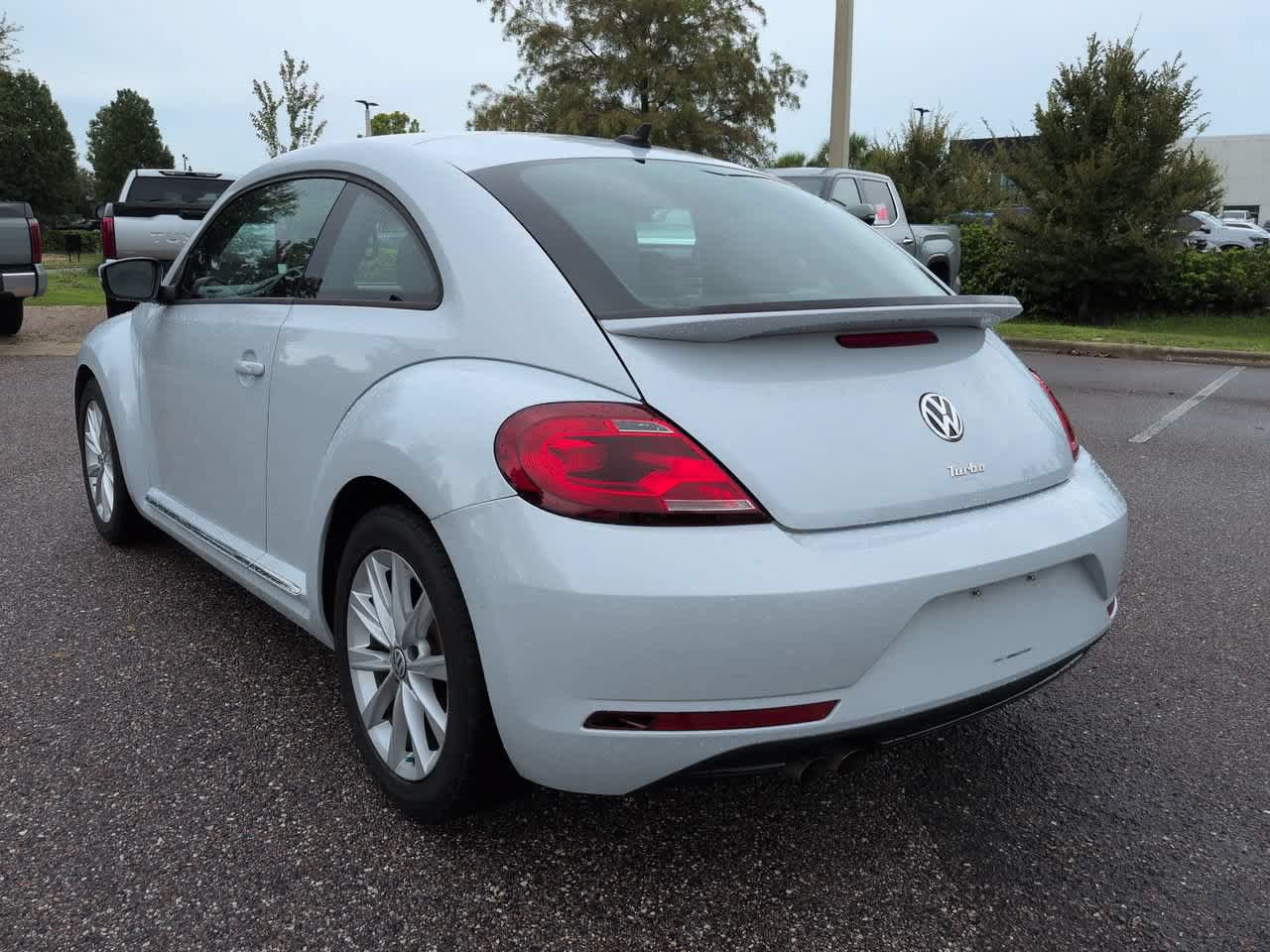 Used 2018 Volkswagen Beetle 2.0T S FWD image 4