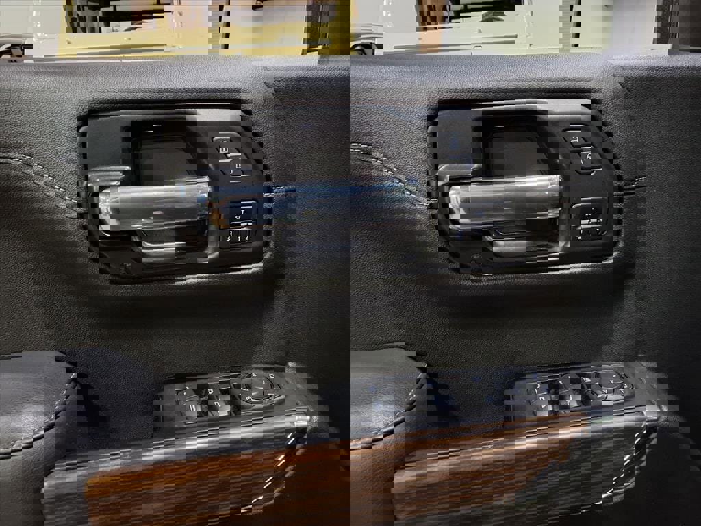 Used 2022 Chevrolet Silverado 1500 High Country image 13