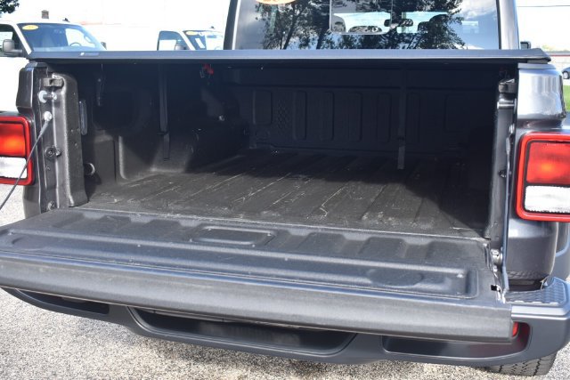 Used 2025 Jeep Gladiator Sport AWD/4WD image 16