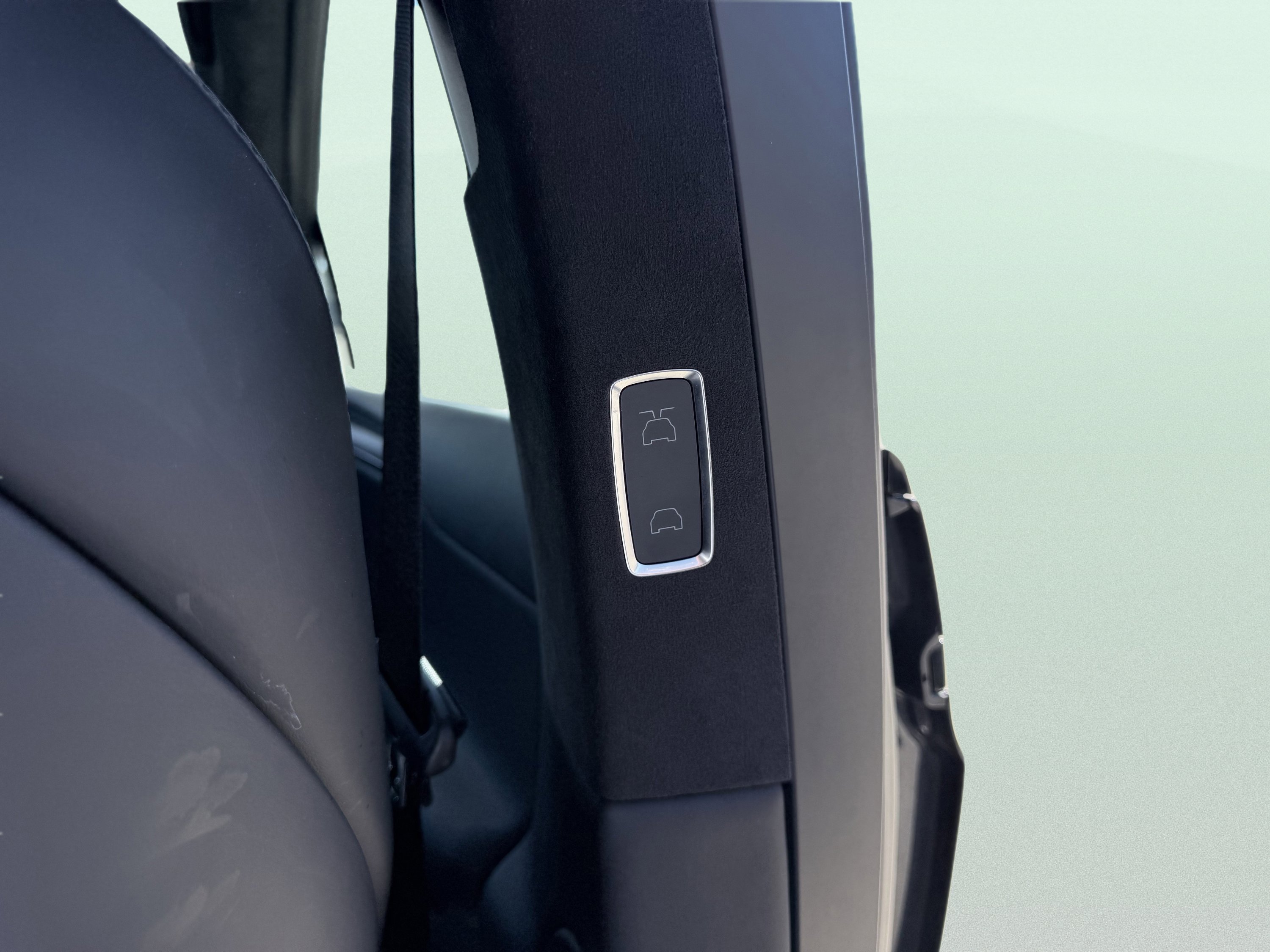 Used 2023 Tesla Model X image 39