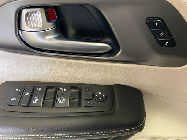 Certified 2024 Chrysler Pacifica Touring-L image 19