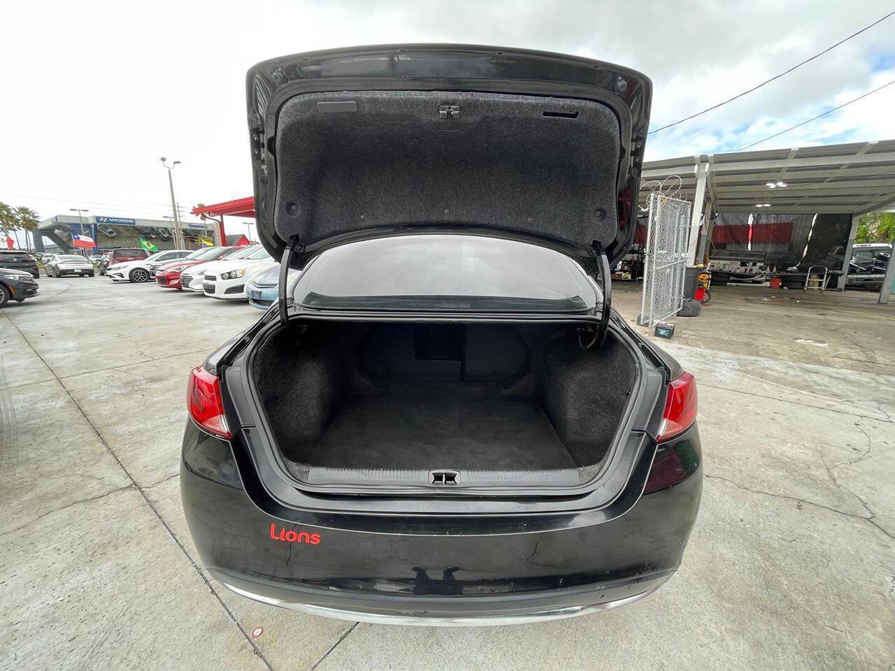 Used 2015 Chrysler 200 Limited w/ Convenience Group FWD image 8