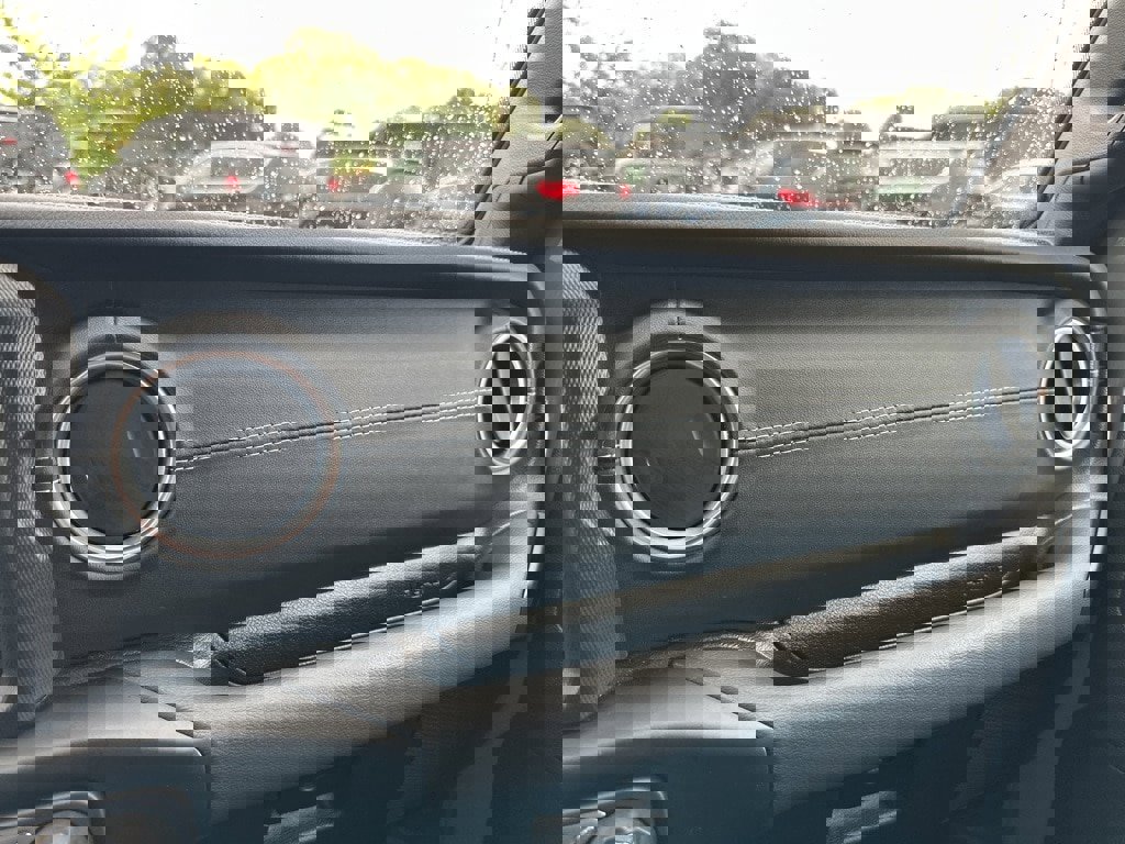 Used 2021 Jeep Gladiator Overland w/ Popular Equipment Package image 16