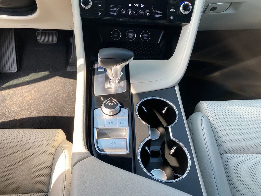 Used 2024 Genesis G70 2.5T image 22