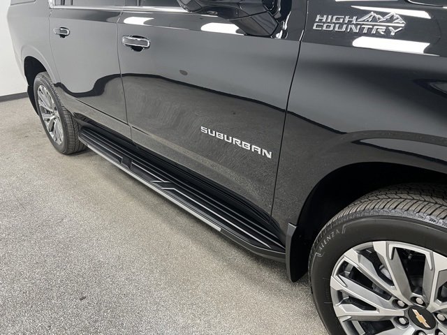 Used 2025 Chevrolet Suburban High Country image 13