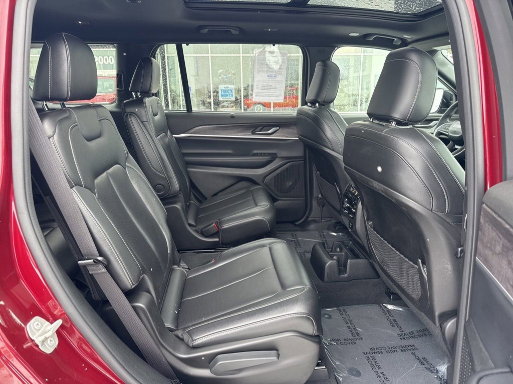 Certified 2024 Jeep Grand Cherokee L Limited w/ Luxury Tech Group II image 33