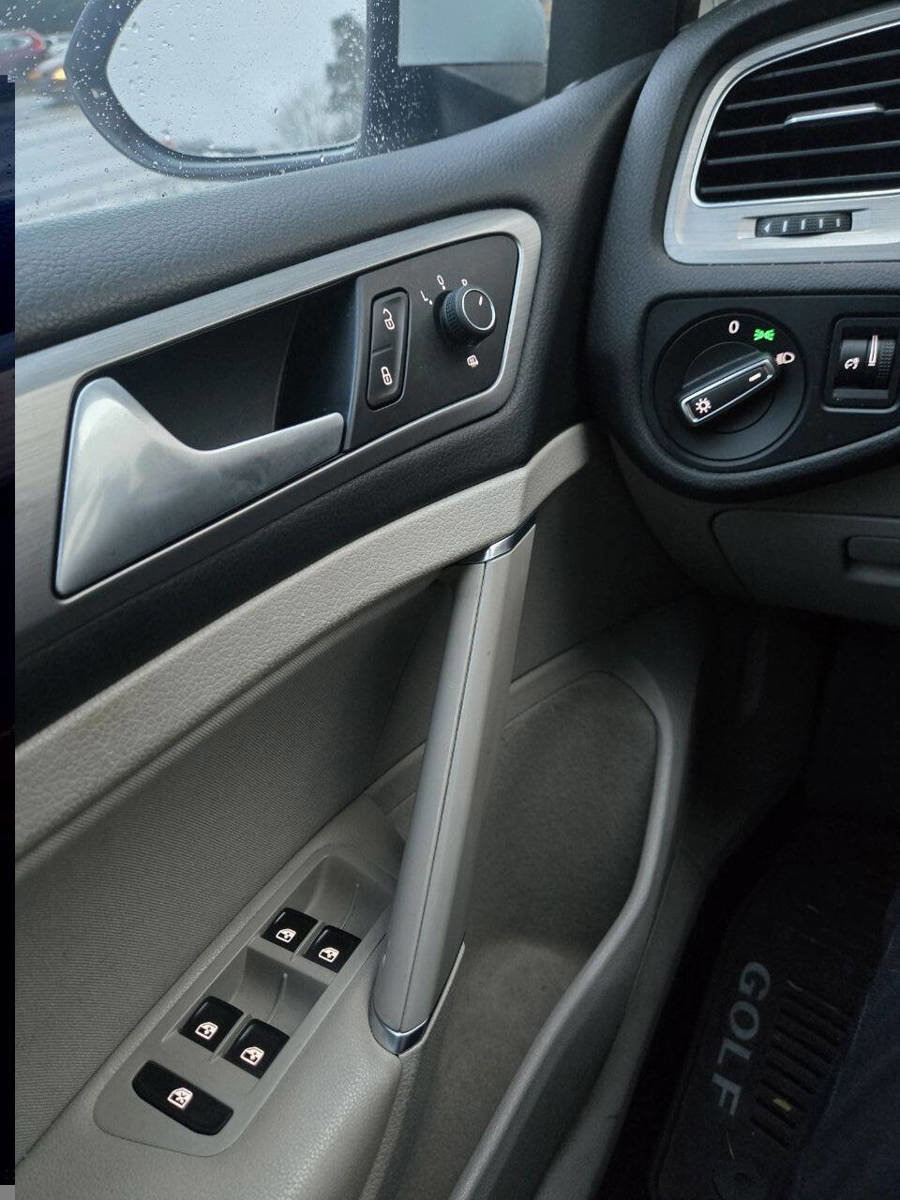 Used 2016 Volkswagen Golf S image 16