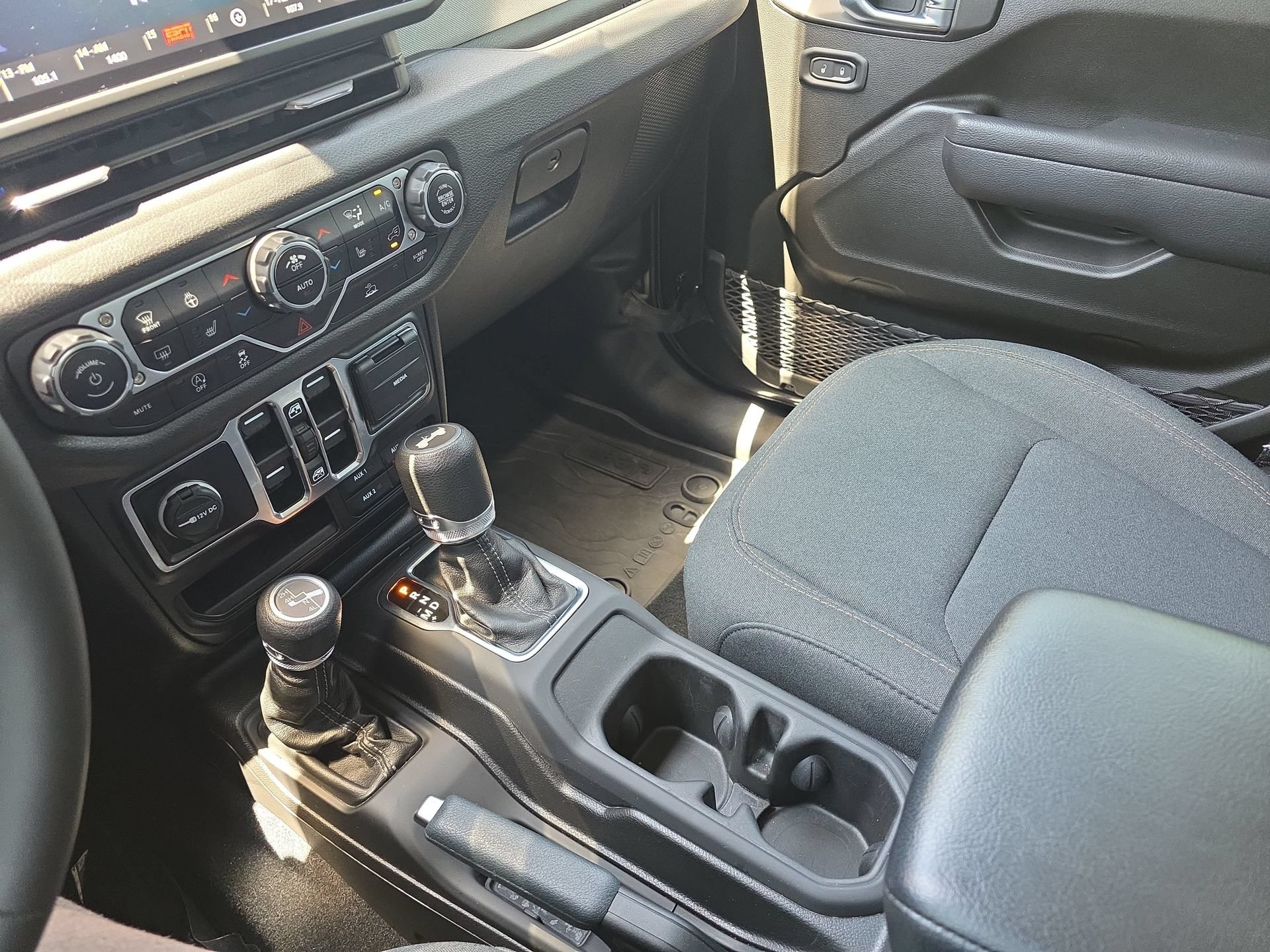 Used 2024 Jeep Wrangler Unlimited Sport AWD/4WD image 24