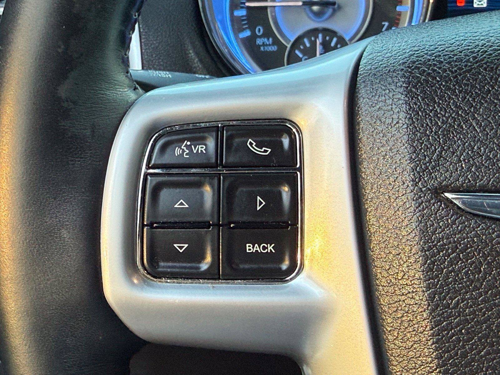 Used 2014 Chrysler 300 C RWD image 33