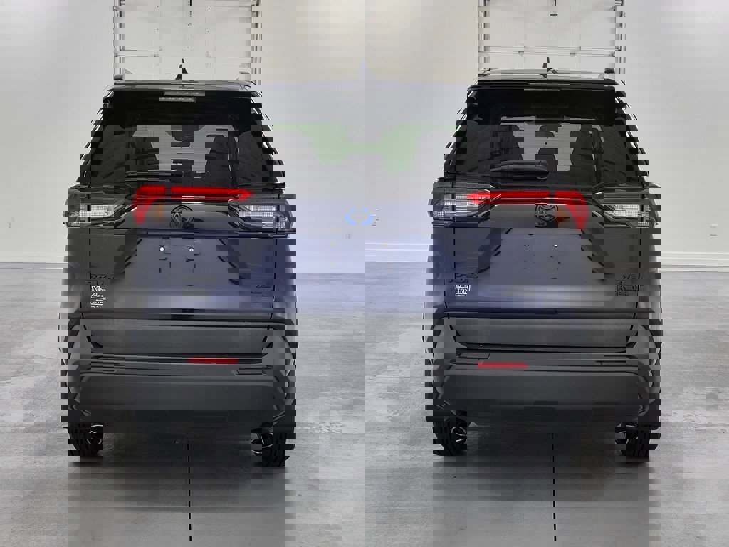 Used 2020 Toyota RAV4 XLE image 8