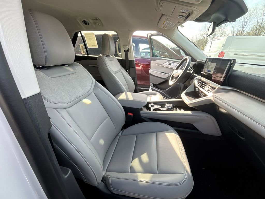 Used 2025 Ford Explorer Active w/ Active Comfort Package image 27