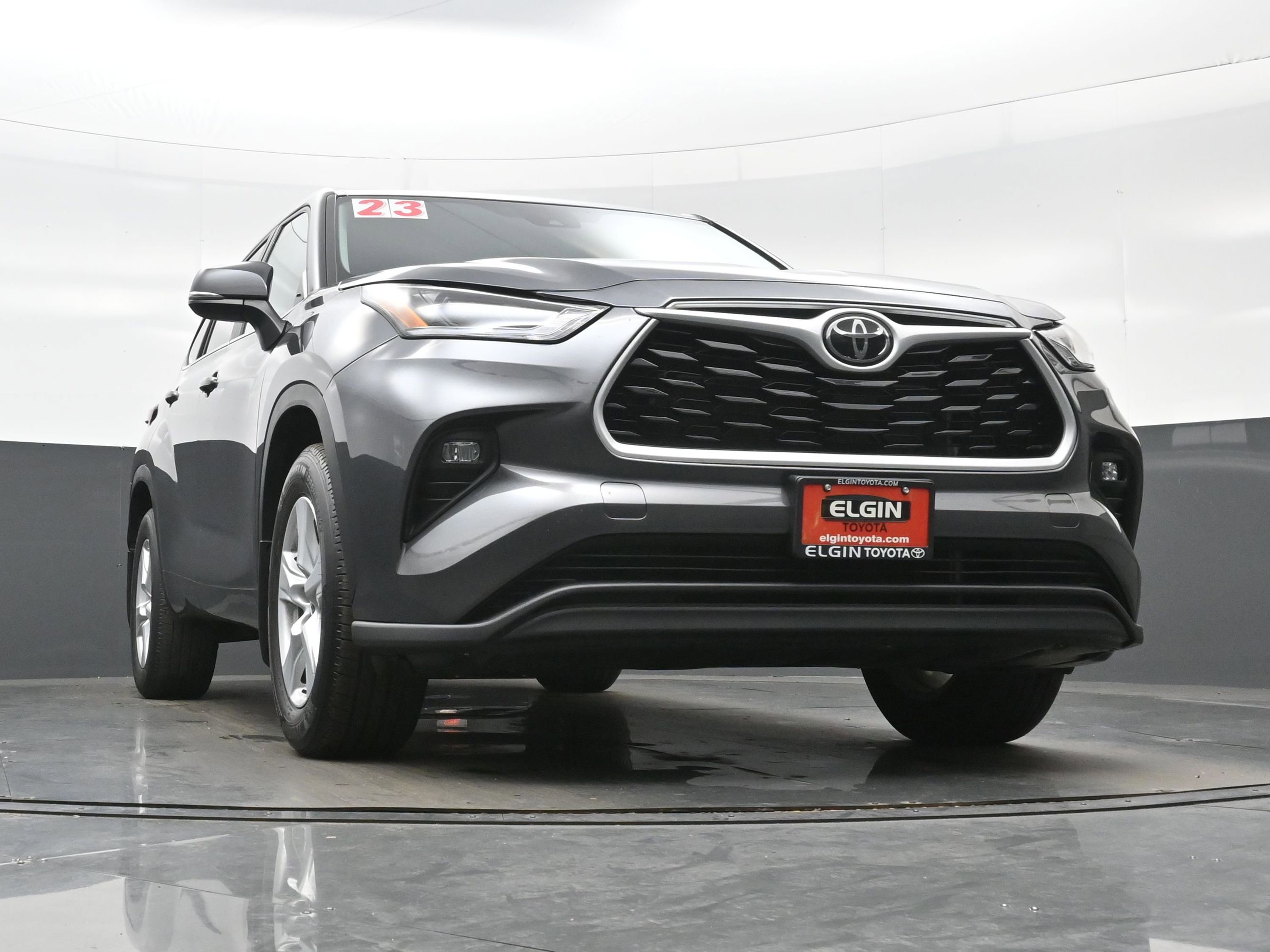 Used 2023 Toyota Highlander LE AWD/4WD image 26