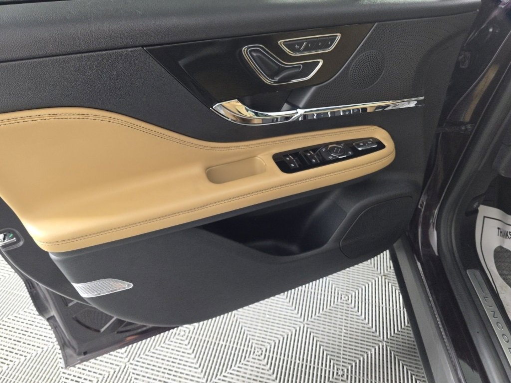 Used 2023 Lincoln Corsair Reserve w/ Equipment Group 201A image 12