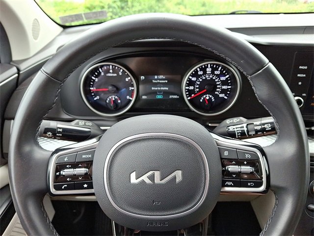 Used 2024 Kia Carnival LX image 19