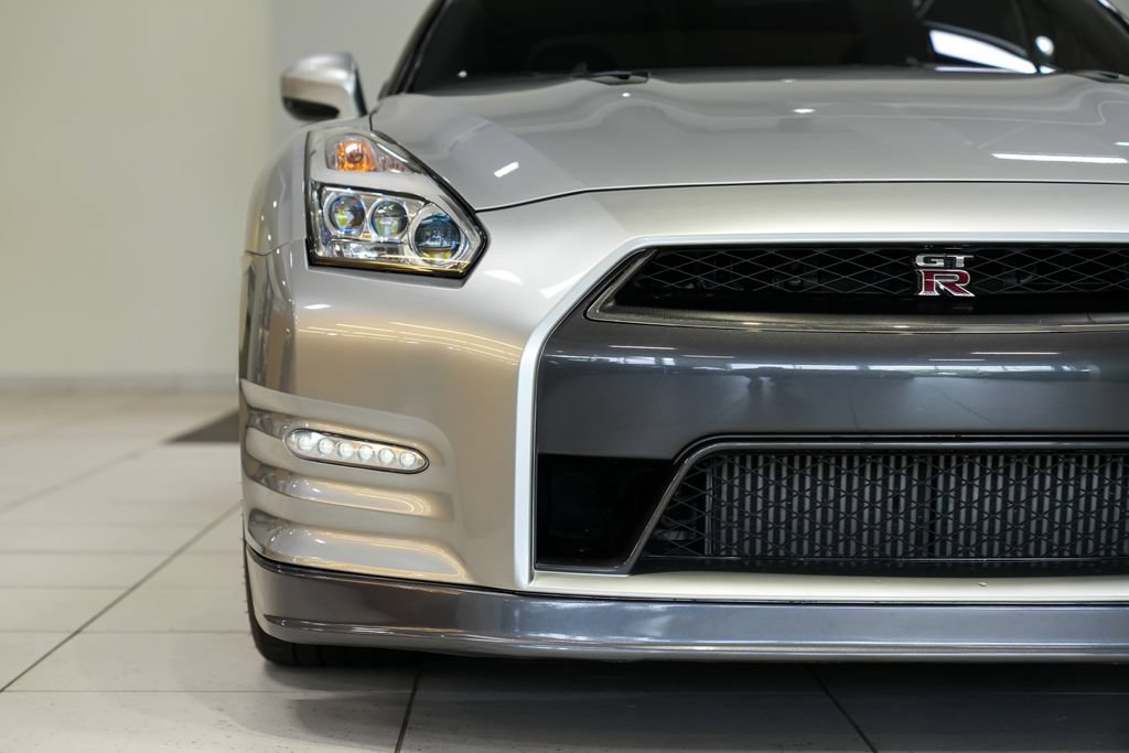 Used 2016 Nissan GT-R Premium AWD/4WD image 25