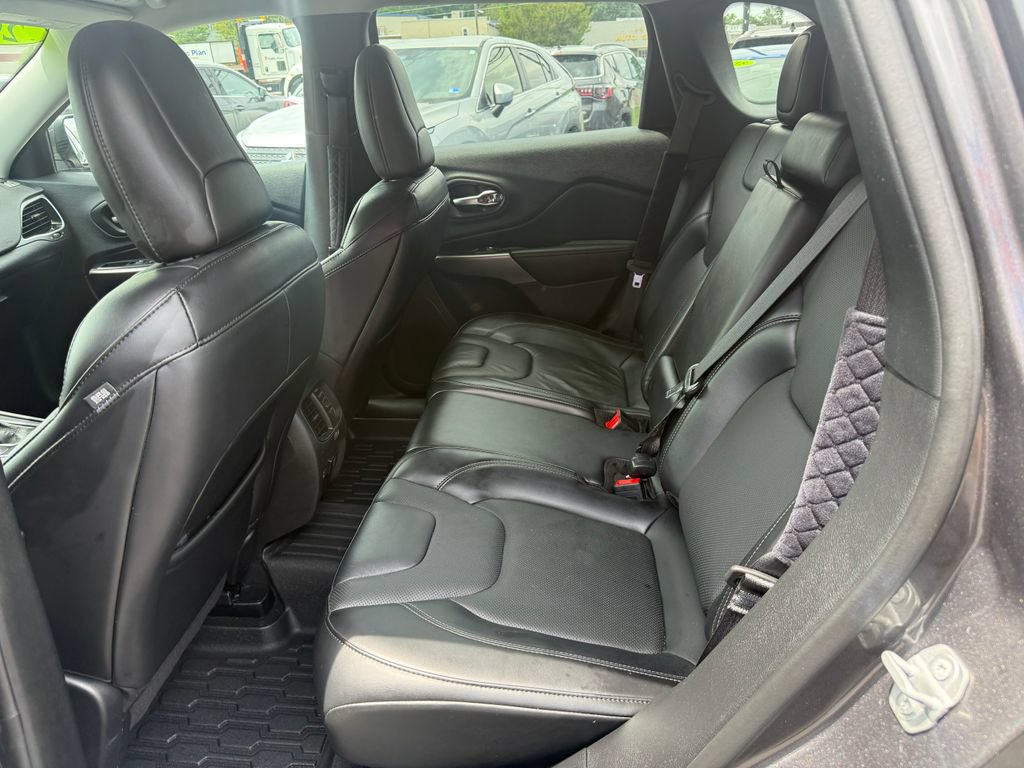 Used 2021 Jeep Cherokee Limited AWD/4WD image 19