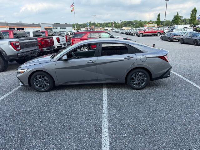 Used 2024 Hyundai Elantra SEL FWD image 5