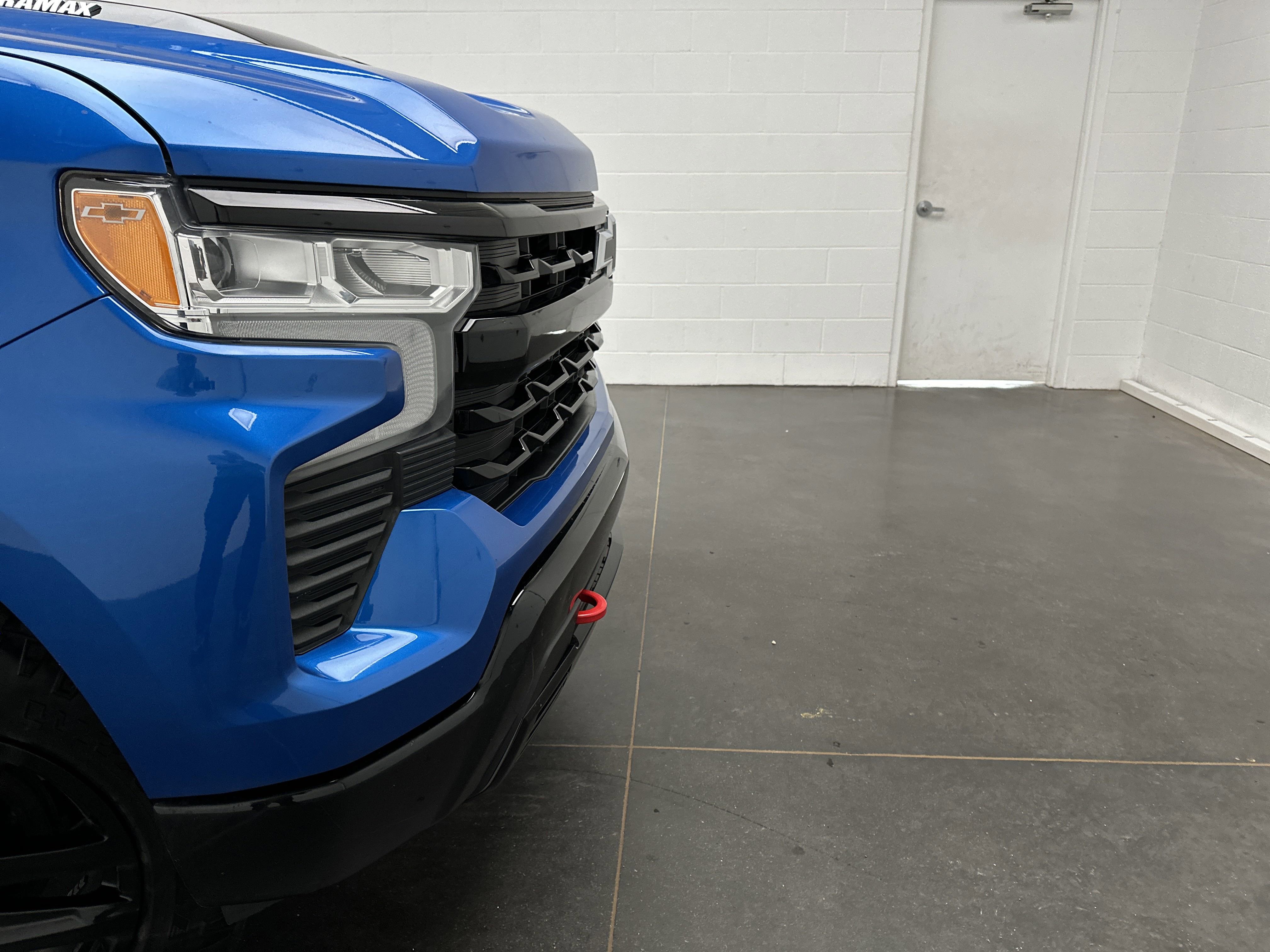 Used 2024 Chevrolet Silverado 1500 LT Trail Boss w/ Convenience Package II image 2