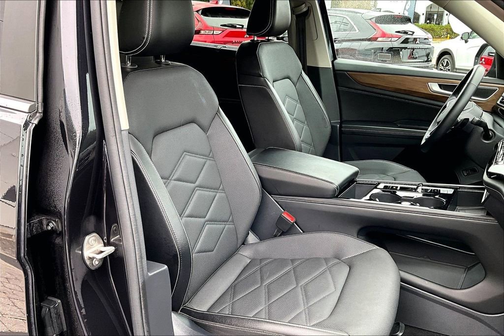 Used 2024 Volkswagen Atlas SE image 29