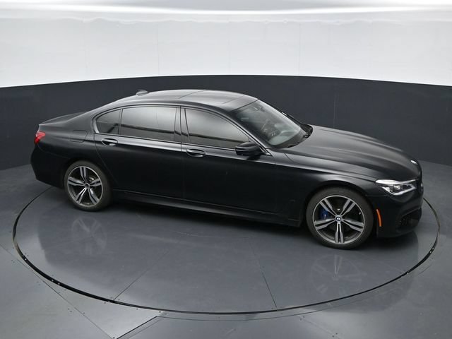 Used 2018 BMW 750i w/ Executive Package RWD image 26
